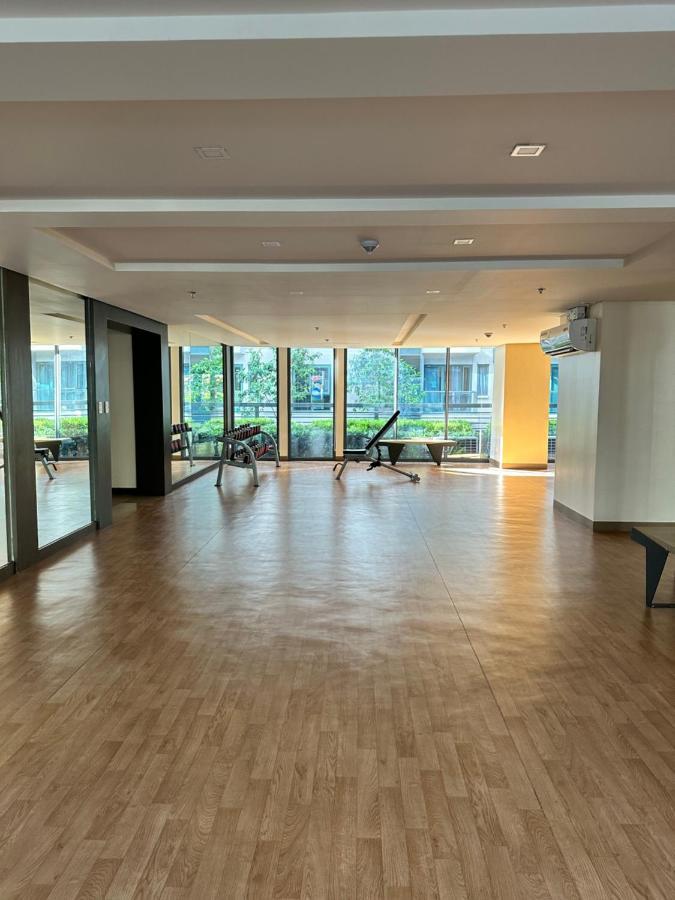 81 Newport Condominium Cluster 5 3A By Rechelle Nunag 帕赛 外观 照片